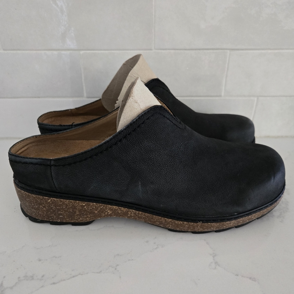 Earth Kolia Round Toe Slip-on Casual Clogs Matte Black Suede Leather Cork Size 9 - Picture 3 of 9